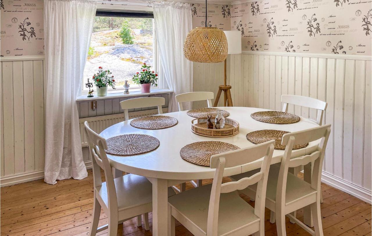 Cozy Home In Strmstad With Wifi Strömstad Esterno foto